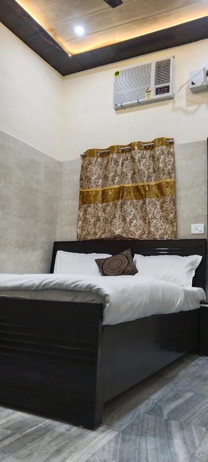Saroja Paying Guest House Varanasi Exterior foto