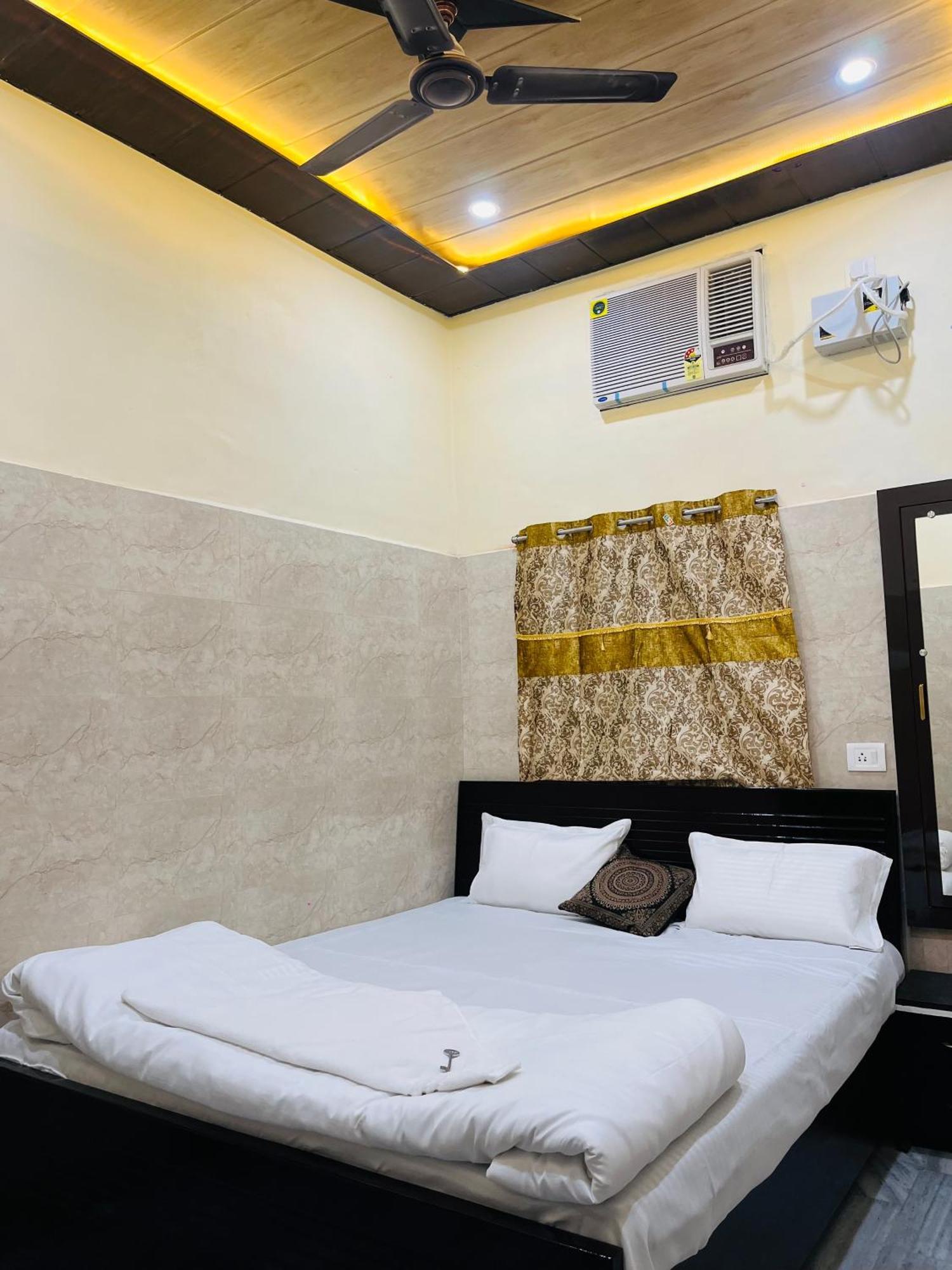 Saroja Paying Guest House Varanasi Exterior foto
