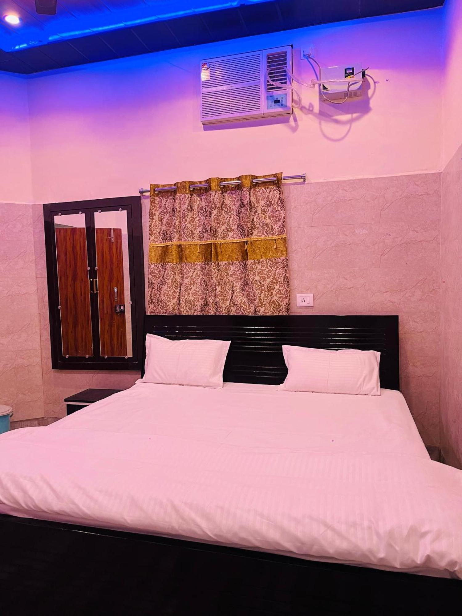 Saroja Paying Guest House Varanasi Exterior foto