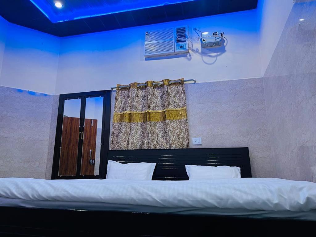 Saroja Paying Guest House Varanasi Exterior foto