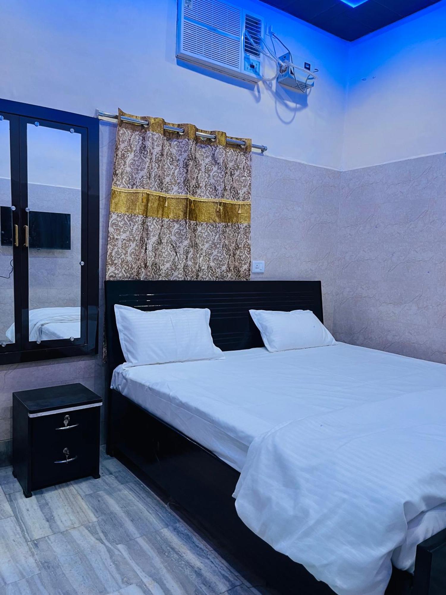 Saroja Paying Guest House Varanasi Exterior foto