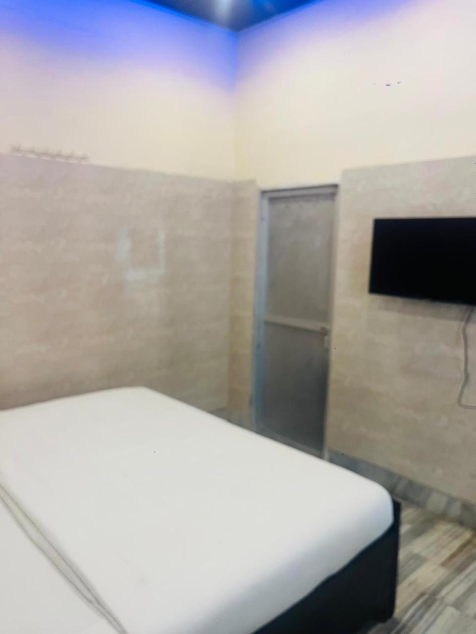 Saroja Paying Guest House Varanasi Exterior foto