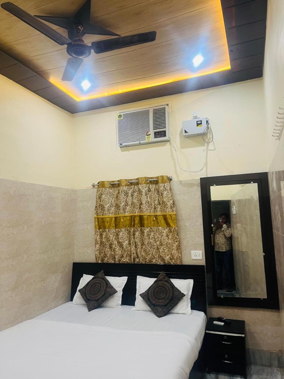 Saroja Paying Guest House Varanasi Exterior foto