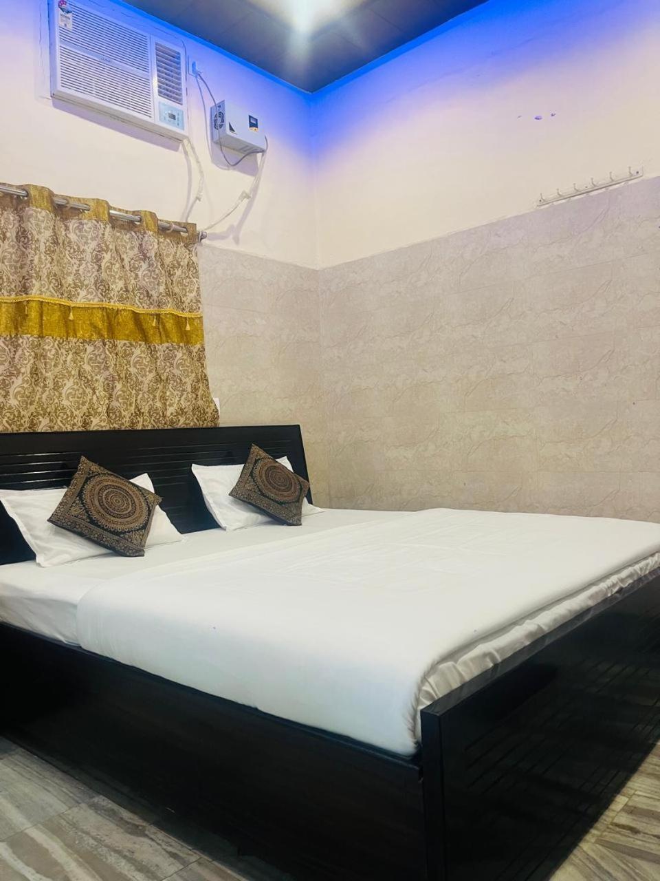 Saroja Paying Guest House Varanasi Exterior foto